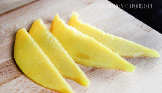 Mango-slices-for-drying-1-4-thick