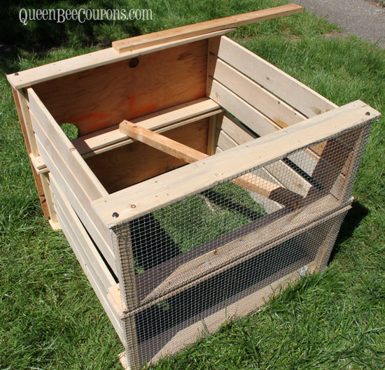 Coop-With-roost-chicken-wire