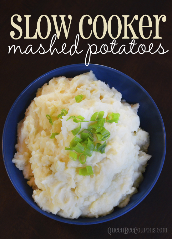 Slow Cooker Crockpot Mashed Potatoes! This recipe is perfect for holiday meals when you have lots of things on the stove top or in the oven. #Thanksgiving