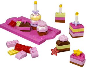 LEGO-Duplo-Creative-Cakes-display