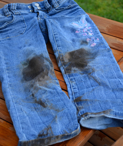 Dirty-Jeans-Playing-Garden
